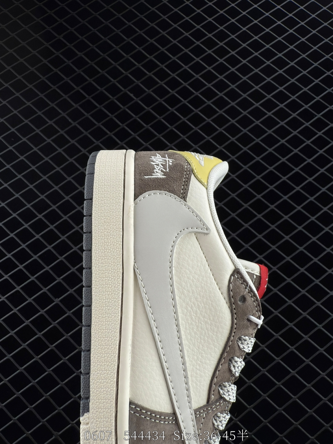 Travis Scott x Air Jordan 1 ” Reverse Mocha “